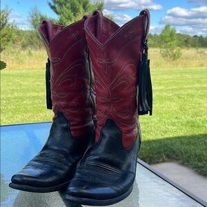 Ariat Red and Black Women's Western Boots cowgirl size 9.5 well broken in
